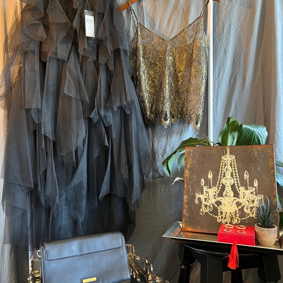 BLACK FRIDAY PRICE DROP! BCBG Tulle Maxi skirt (NWT) w/ free top of choice - Picture 4 of 6